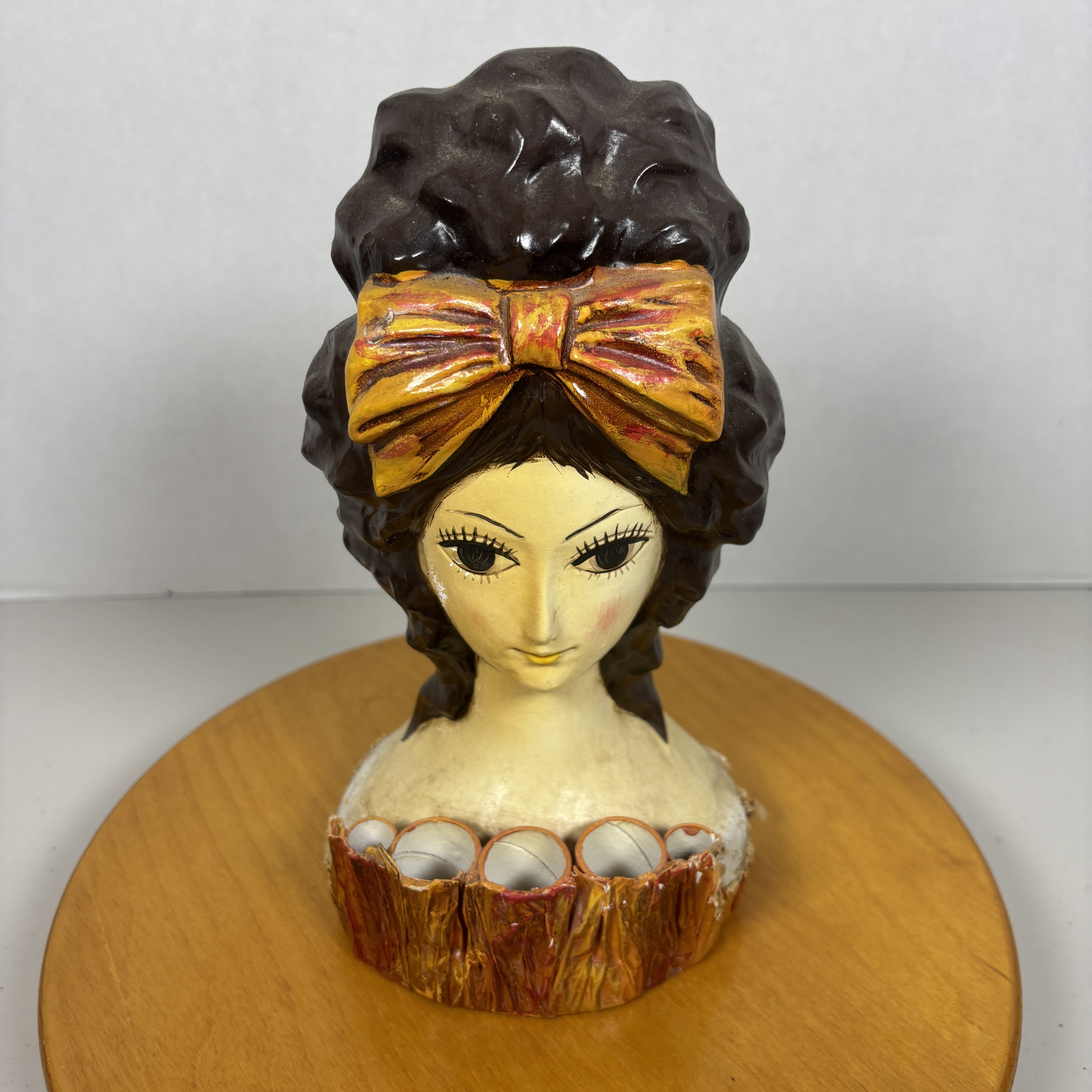 Big Eyes style lady bust vanity organizer